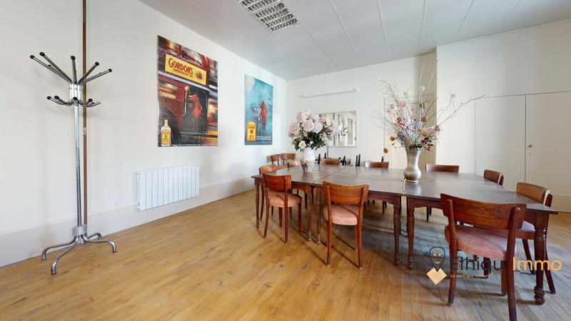 Maison ancienne - 980 m² - 16 pièces