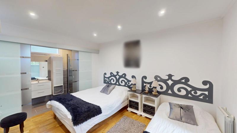 Maison traditionnelle - 199 m² - 8 pièces