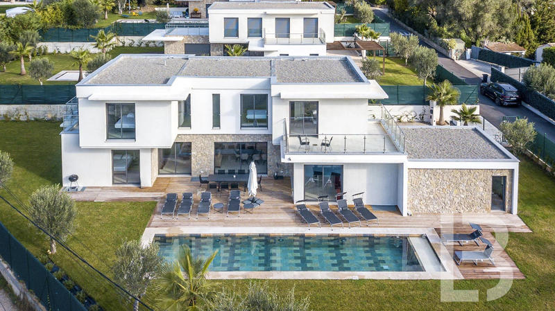 Villa - 265 m² - 7 pièces