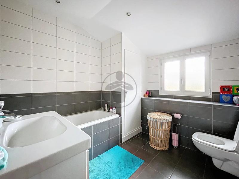 Maison - 229 m² - 8 pièces