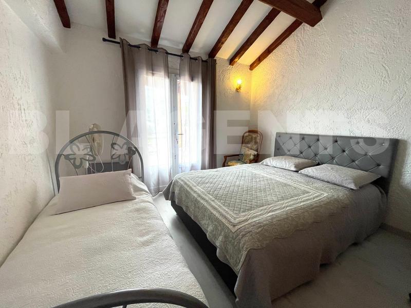 Maison - 224 m² - 9 pièces