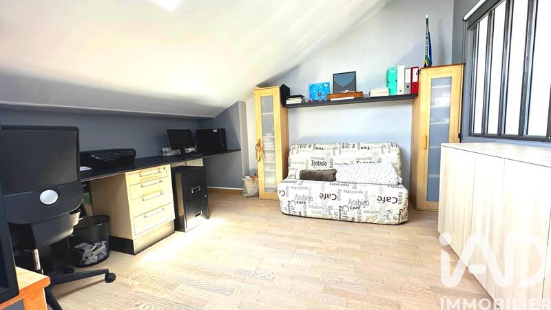 Maison - 184 m² - 11 pièces