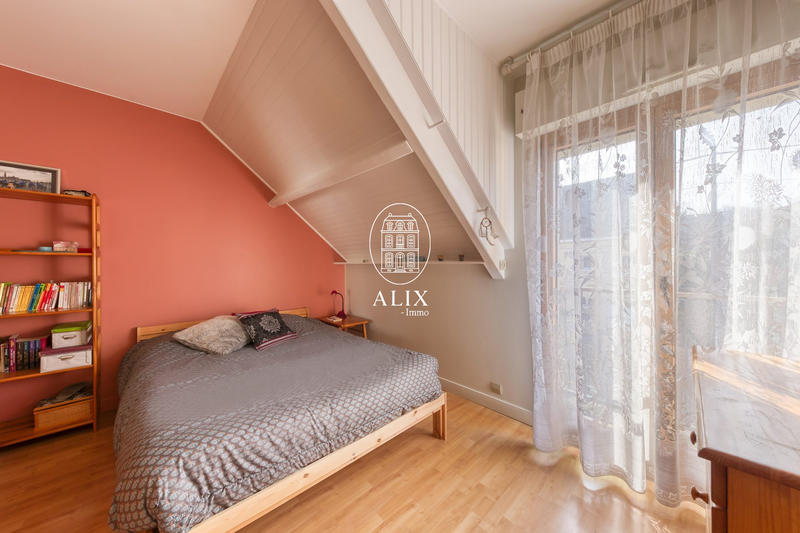 Maison - 224 m² - 9 pièces