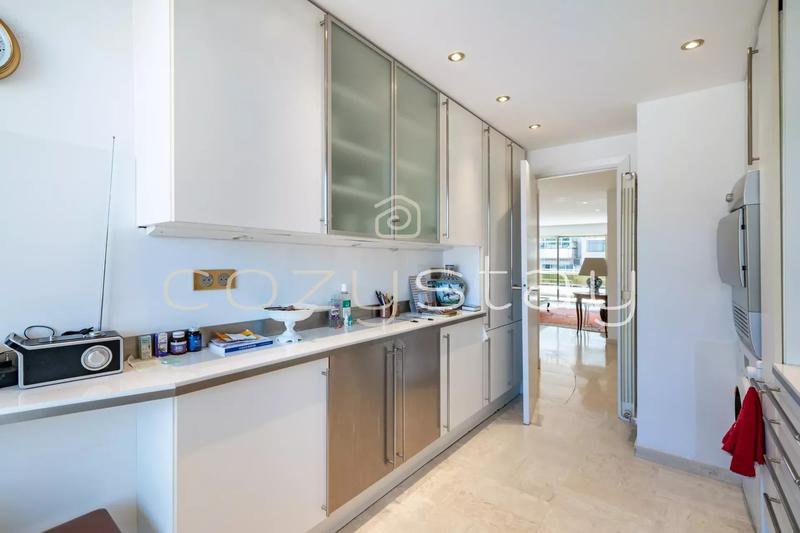 Appartement - 180 m² - 6 pièces