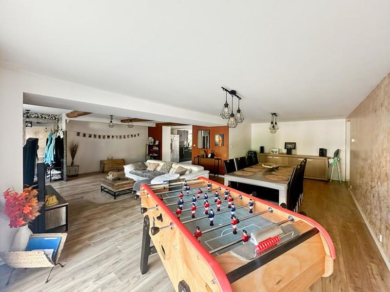 Maison - 250 m² - 10 pièces