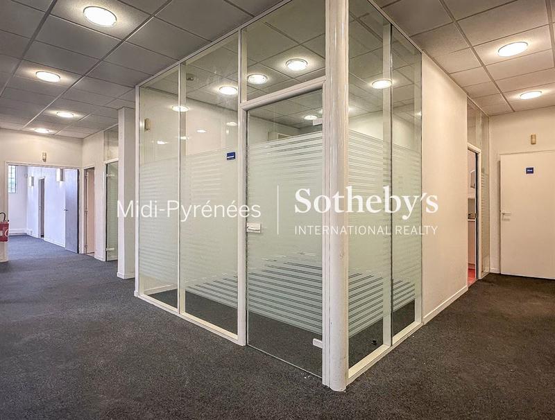 Local d'activités - 317 m²