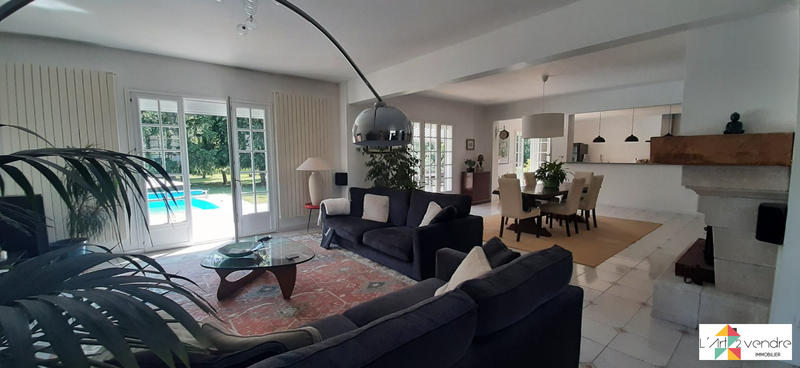 Maison - 230 m² - 7 pièces