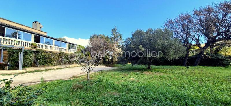 Propriété - 356 m² - 8 pièces