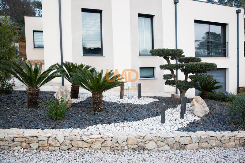 Propriété - 147 m² - 6 pièces