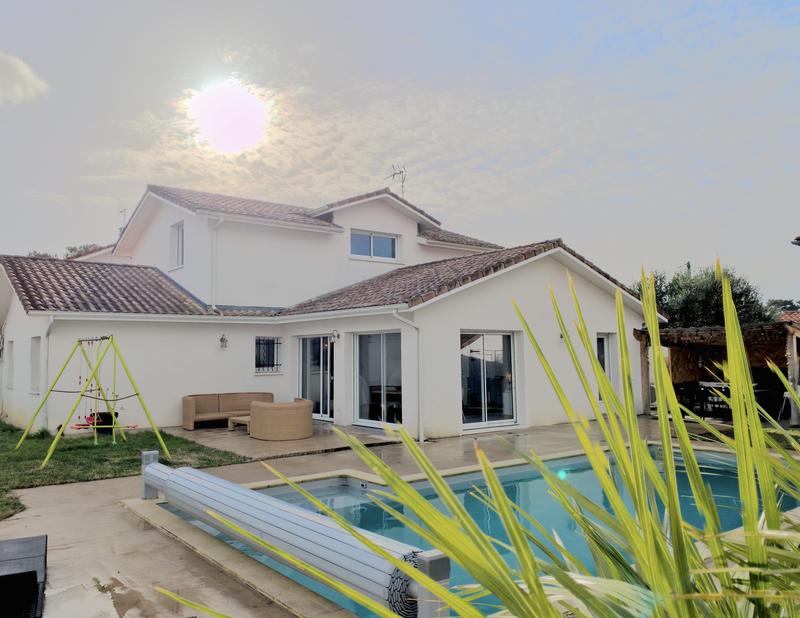 Villa - 166 m² - 9 pièces