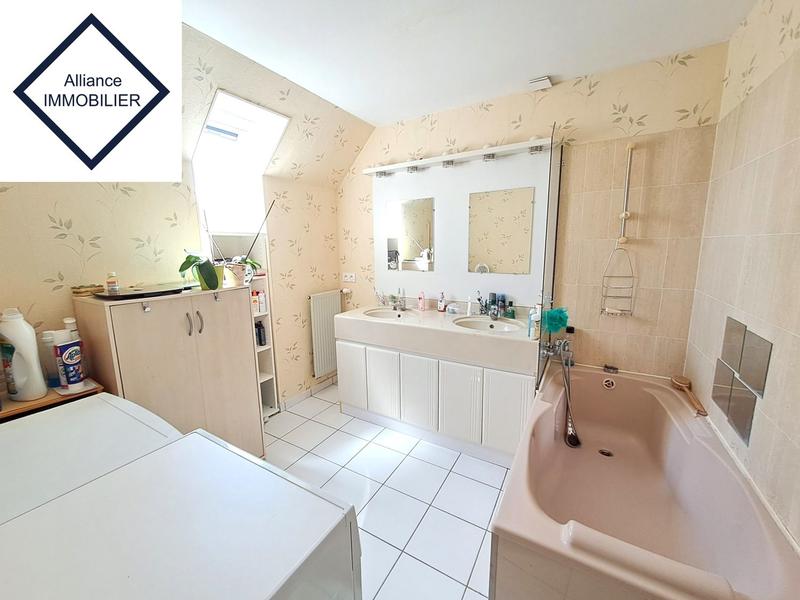 Maison - 94 m² - 6 pièces