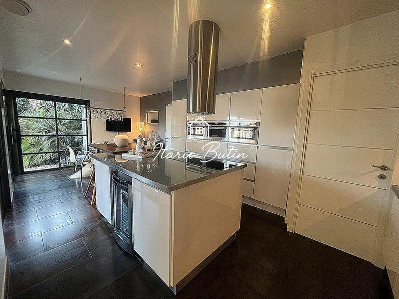 Villa - 230 m² - 10 pièces