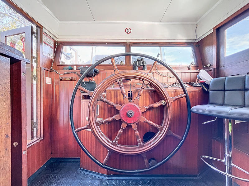 Péniche - 164 m² - 6 pièces