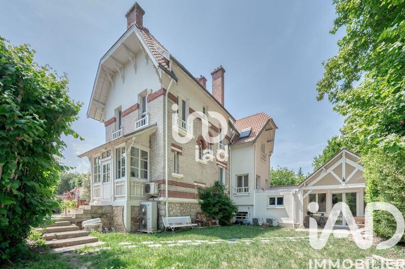 Maison - 213 m² - 8 pièces