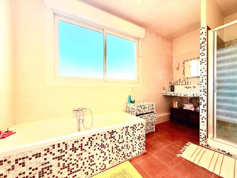 Maison - 193 m² - 6 pièces