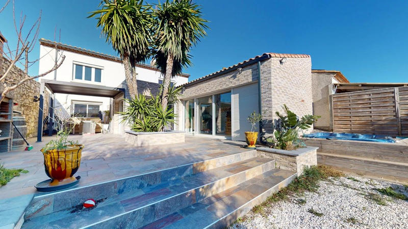 Maison - 214 m² - 8 pièces