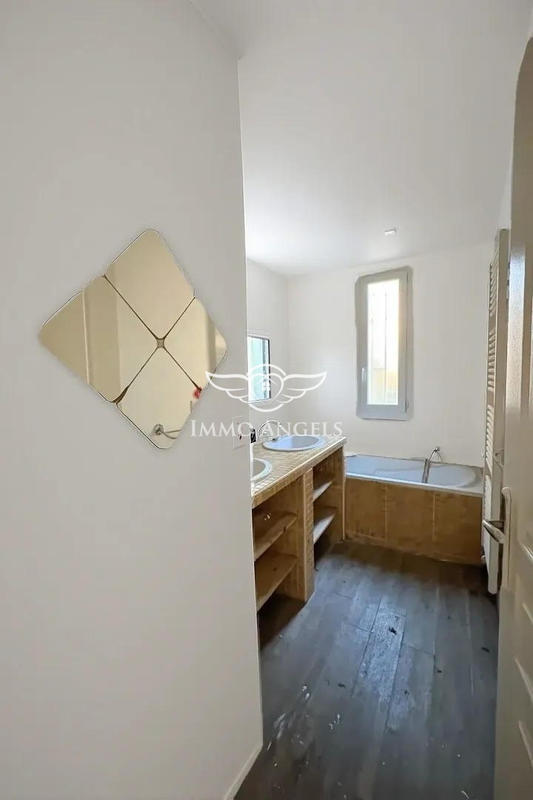 Appartement - 92 m² - 5 pièces