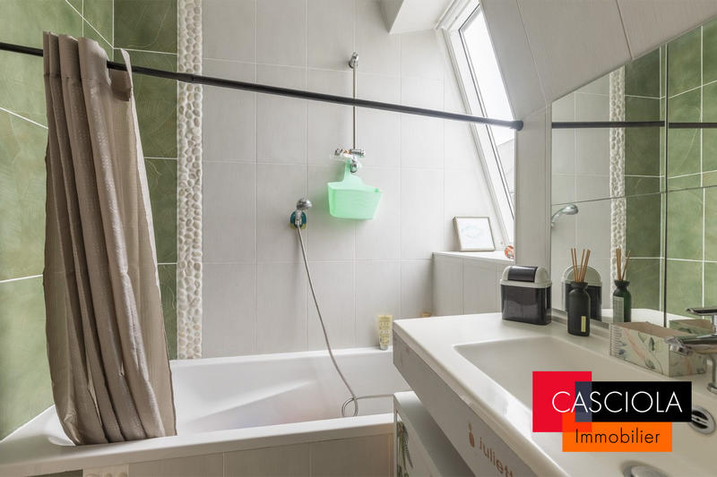 Maison - 163 m² - 7 pièces