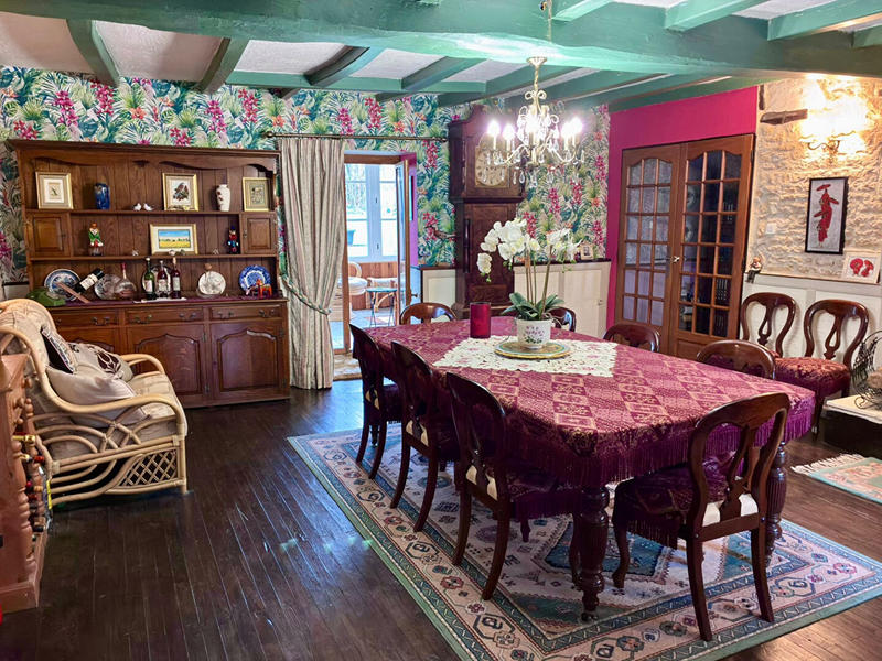 Maison - 360 m² - 13 pièces