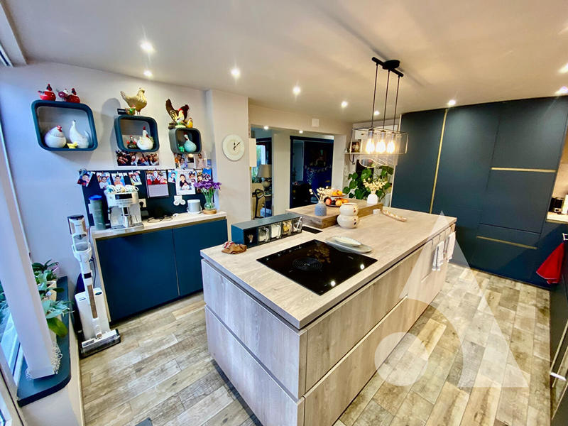 Maison - 224 m² - 6 pièces