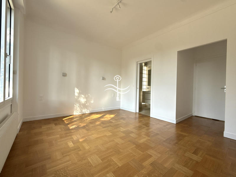 Maison - 219 m² - 7 pièces