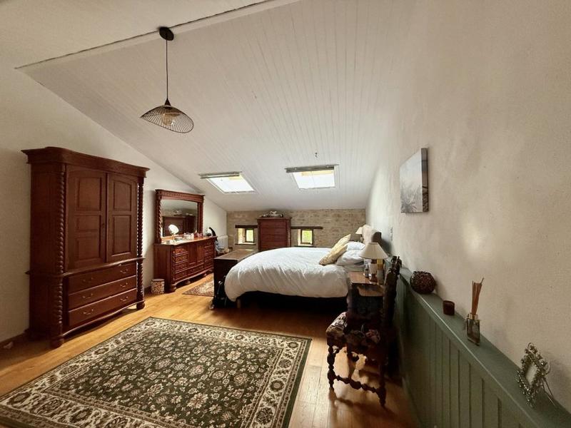 Propriété - 214 m² - 8 pièces