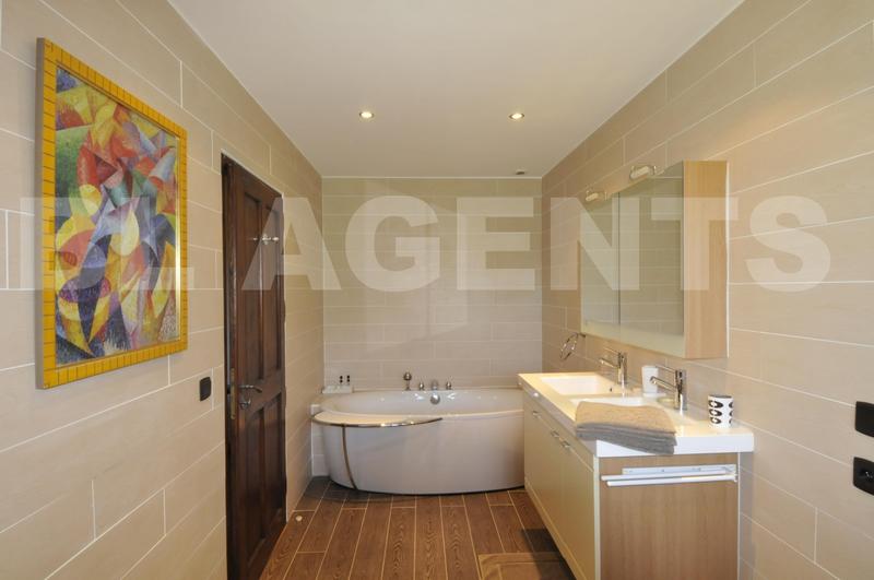 Maison - 344 m² - 8 pièces