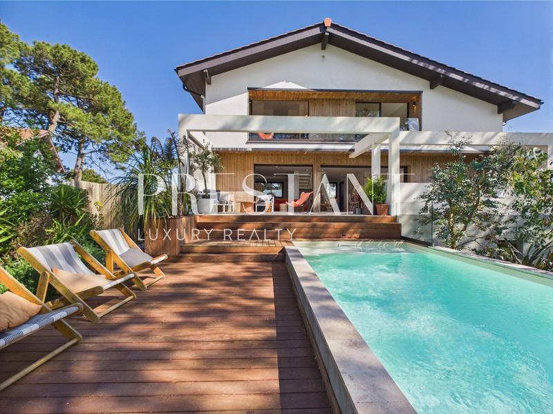 Maison - 290 m² - 10 pièces