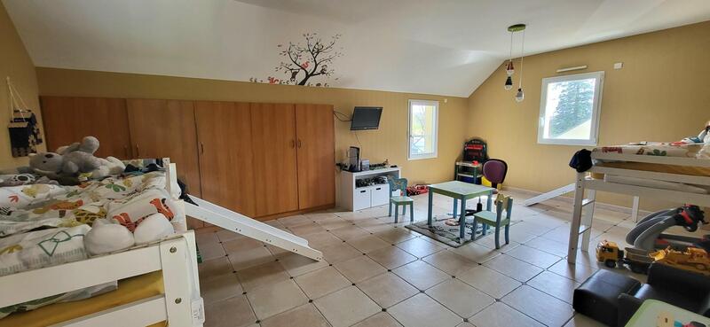 Maison - 325 m² - 9 pièces