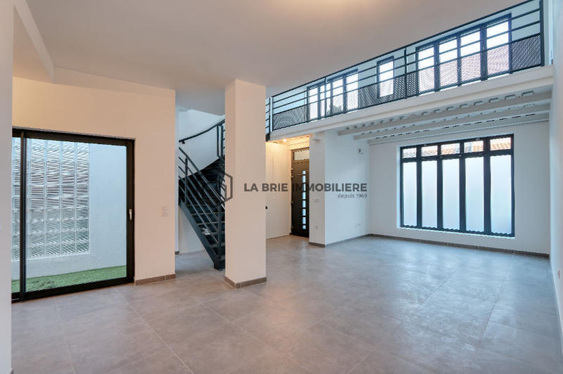 Loft - 85 m² - 5 pièces