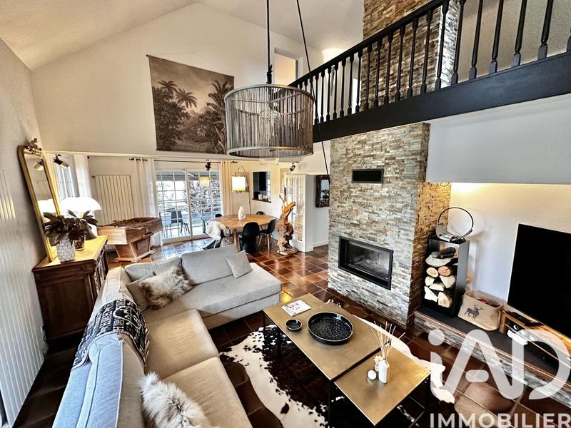 Maison - 300 m² - 8 pièces