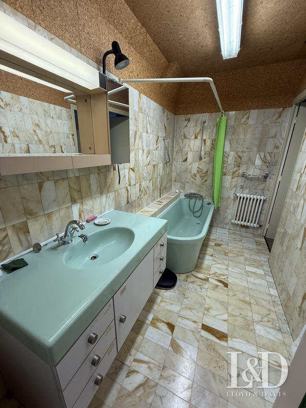 Maison - 236 m² - 7 pièces