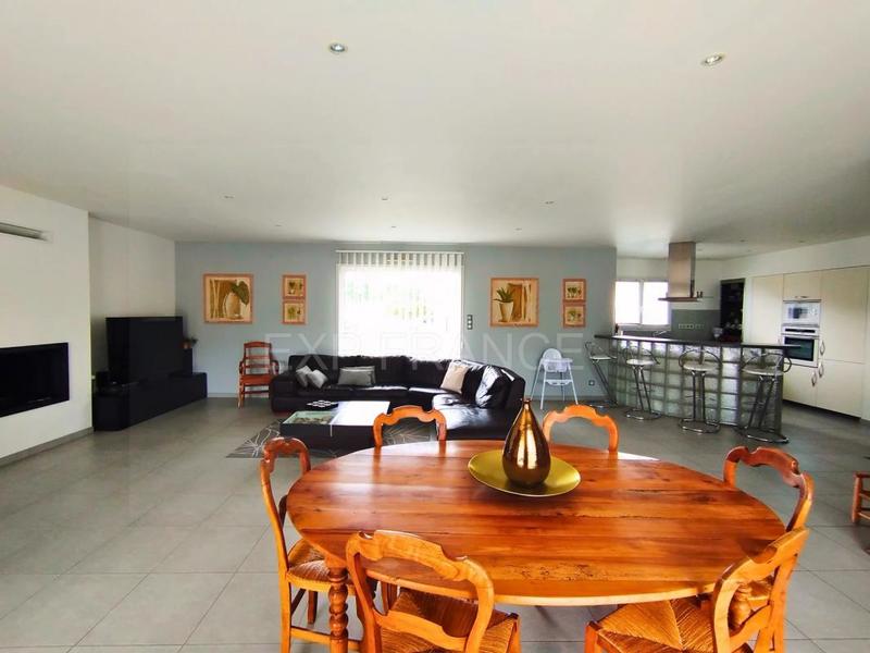 Maison - 254 m² - 10 pièces