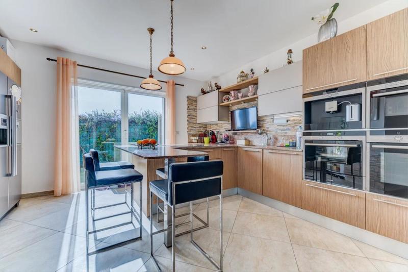 Villa - 303 m² - 7 pièces