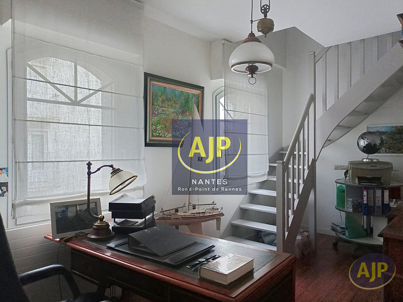 Maison - 306 m² - 8 pièces