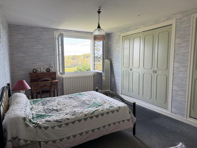 Maison - 338 m² - 11 pièces