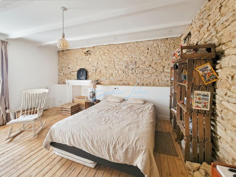 Maison - 220 m² - 7 pièces