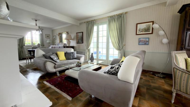 Demeure - 216 m² - 7 pièces