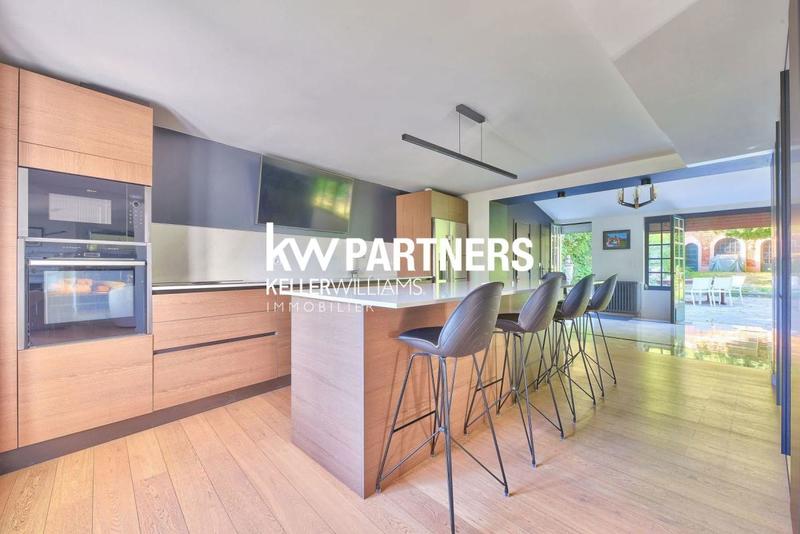 Demeure - 351 m² - 8 pièces