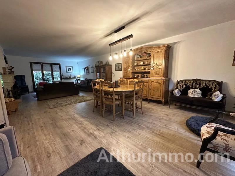 Maison - 189 m² - 8 pièces