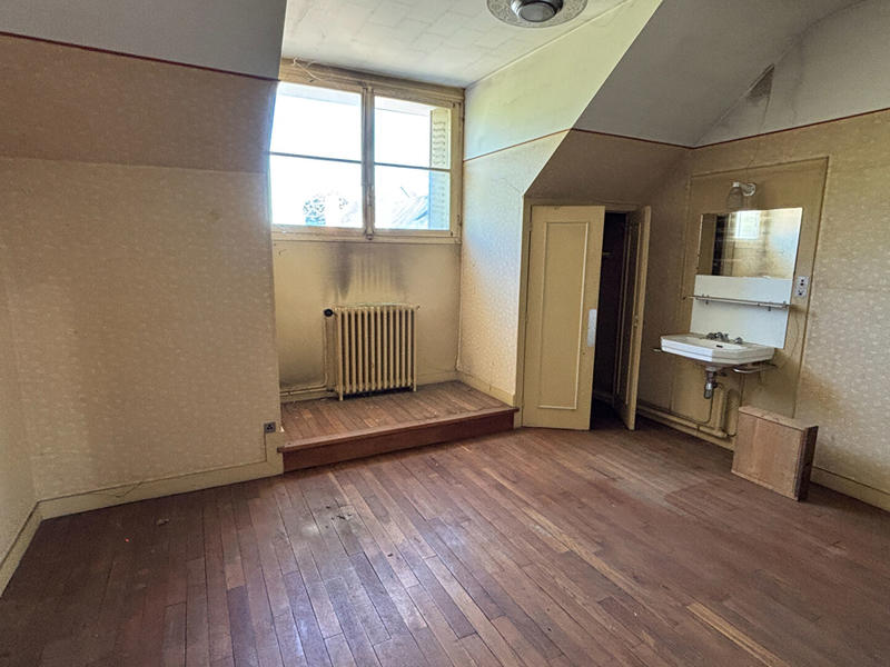 Maison - 235 m² - 9 pièces