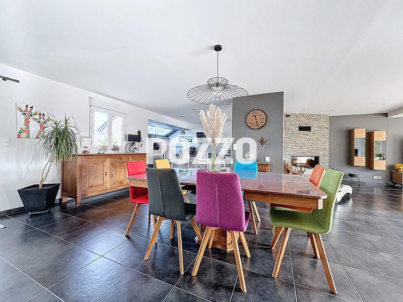 Maison - 230 m² - 7 pièces