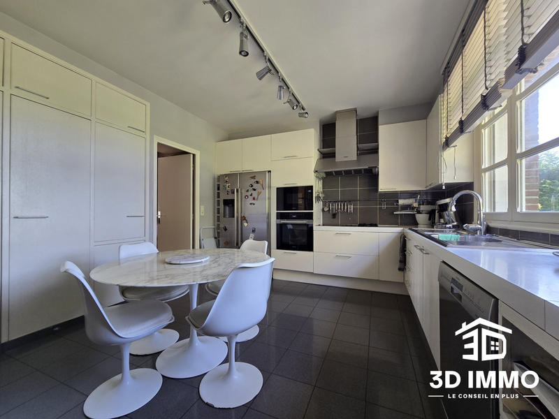 Maison - 275 m² - 12 pièces