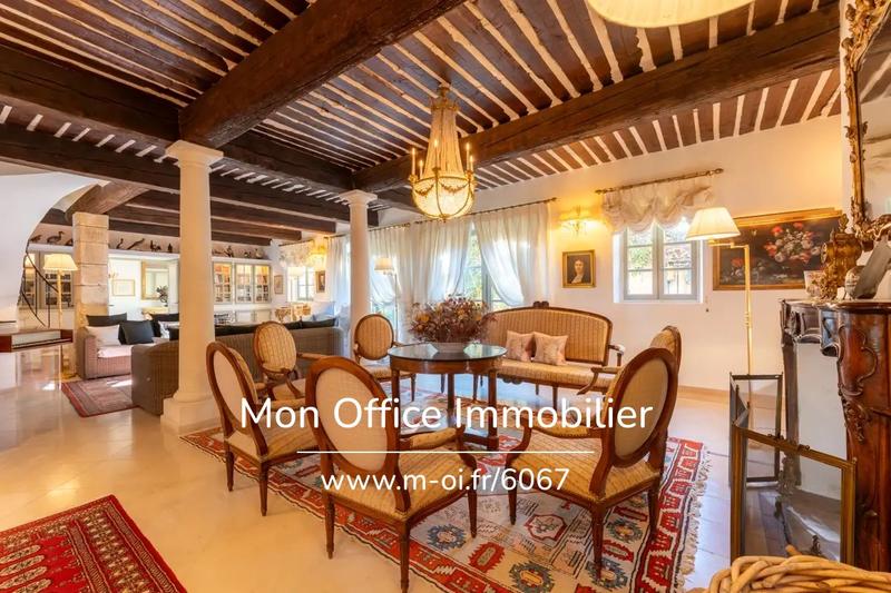 Propriété - 426 m² - 12 pièces