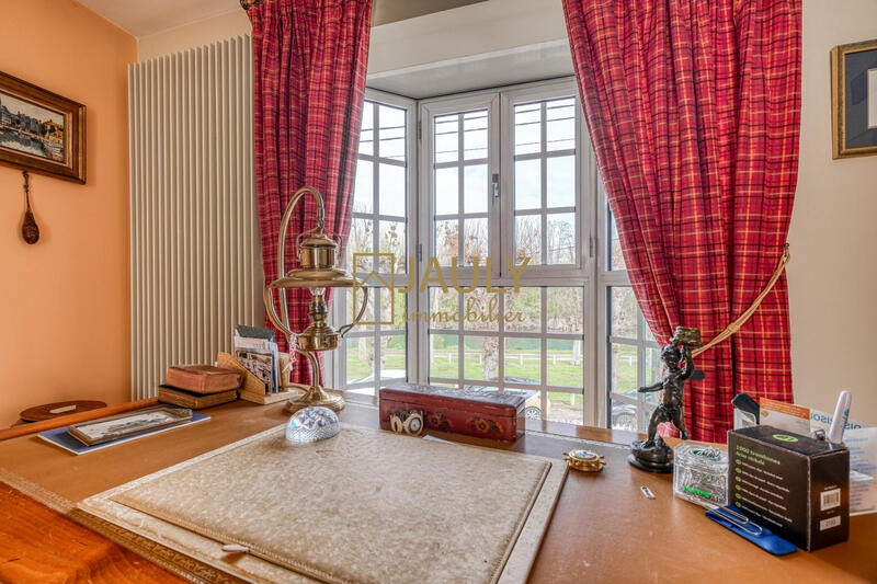 Maison - 370 m² - 14 pièces