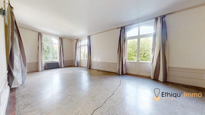 Maison - 424 m² - 10 pièces