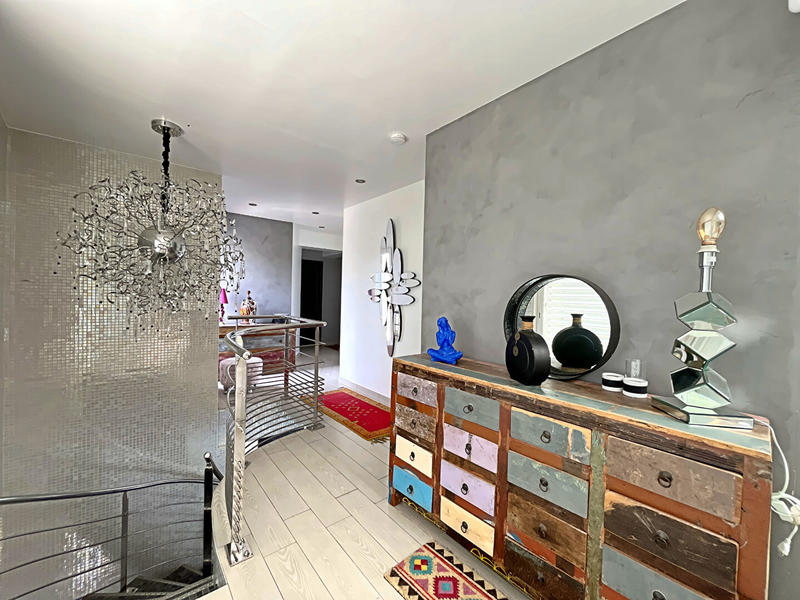 Maison - 279 m² - 7 pièces