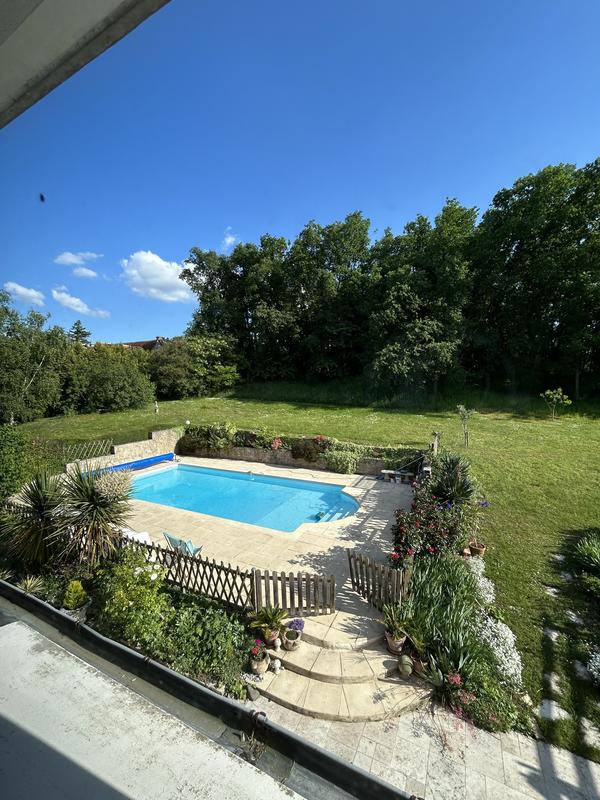 Propriété - 240 m² - 10 pièces