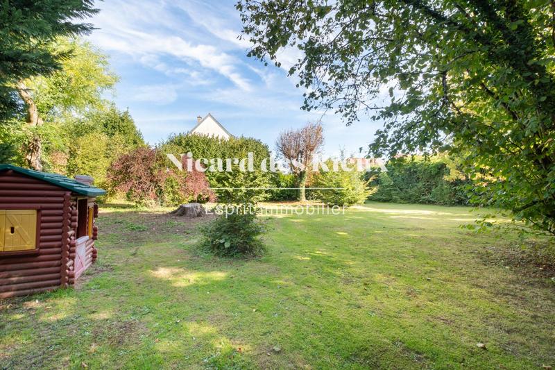 Maison - 236 m² - 10 pièces