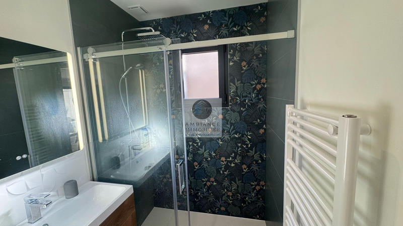 Maison - 235 m² - 8 pièces